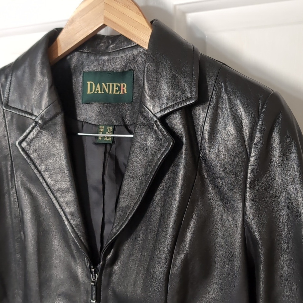 Danier Women's Black Leather Jacket Size Small - Picture 6 of 16
